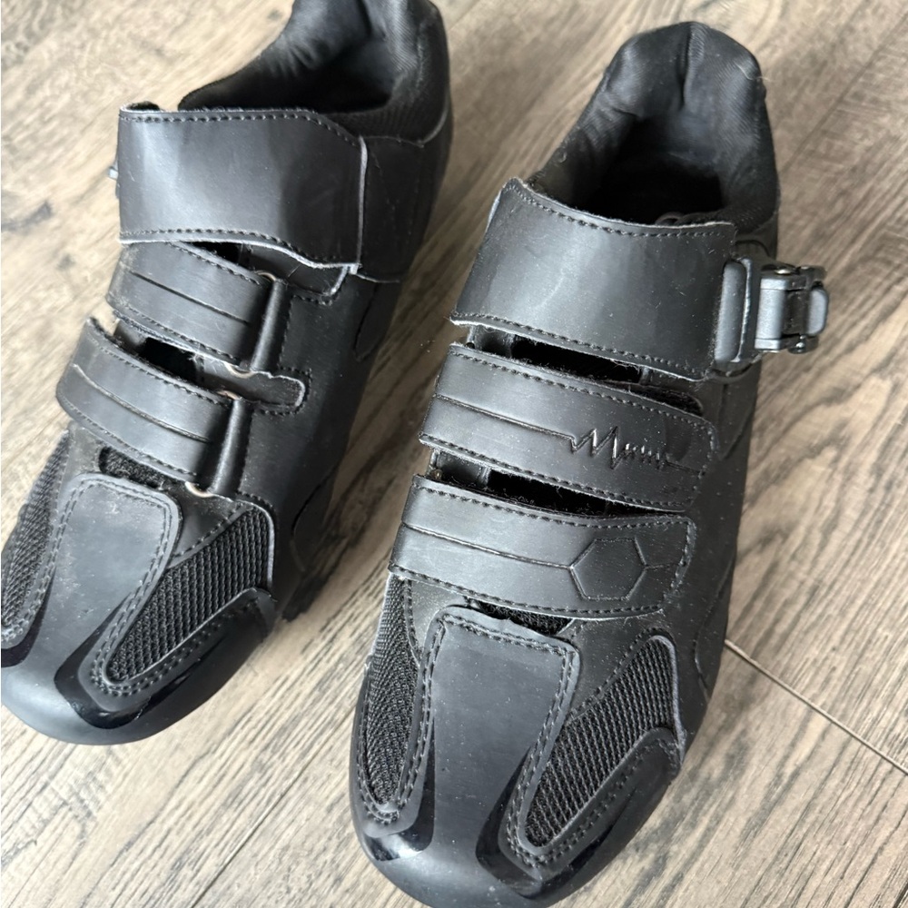 Black Cycling Shoes